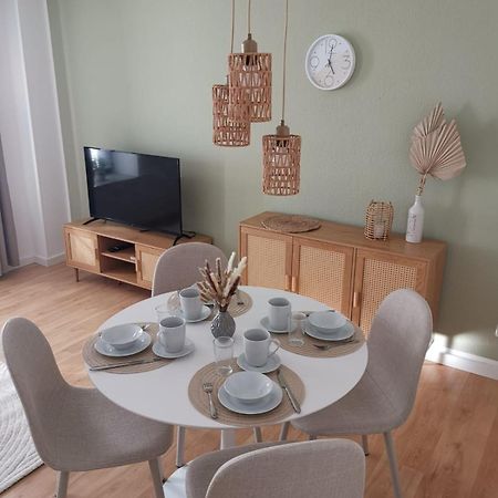 City-Apartment Mit Parkplatz & Fahrradraum! Nur 300M Zum Stadthafen Schwerin  Exterior foto